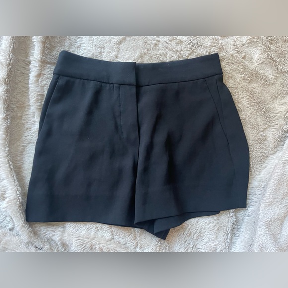 NWOT Babaton shorts aritzia - Picture 2 of 5
